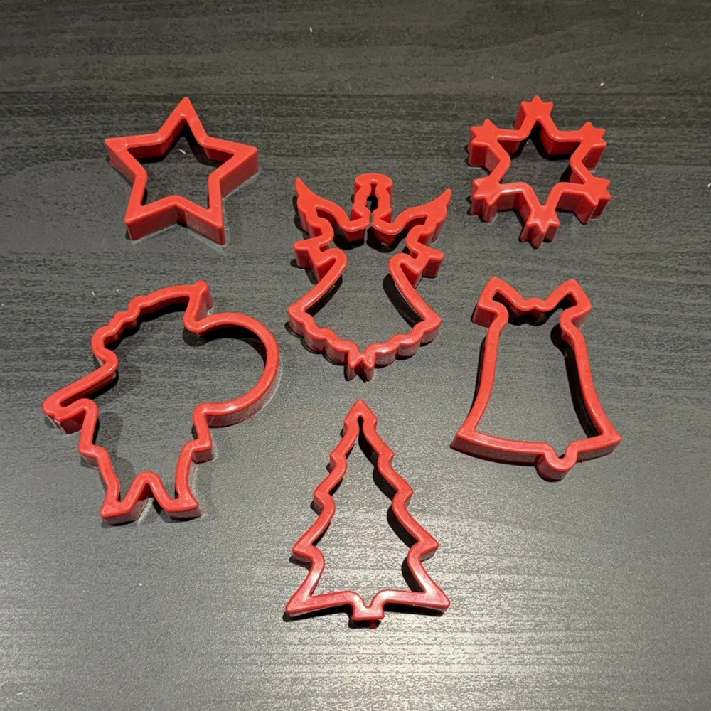 Plastic Christmas Cookie Cutter Lot of 6 Red Tree Star Angel‎ Santa Bell Flake